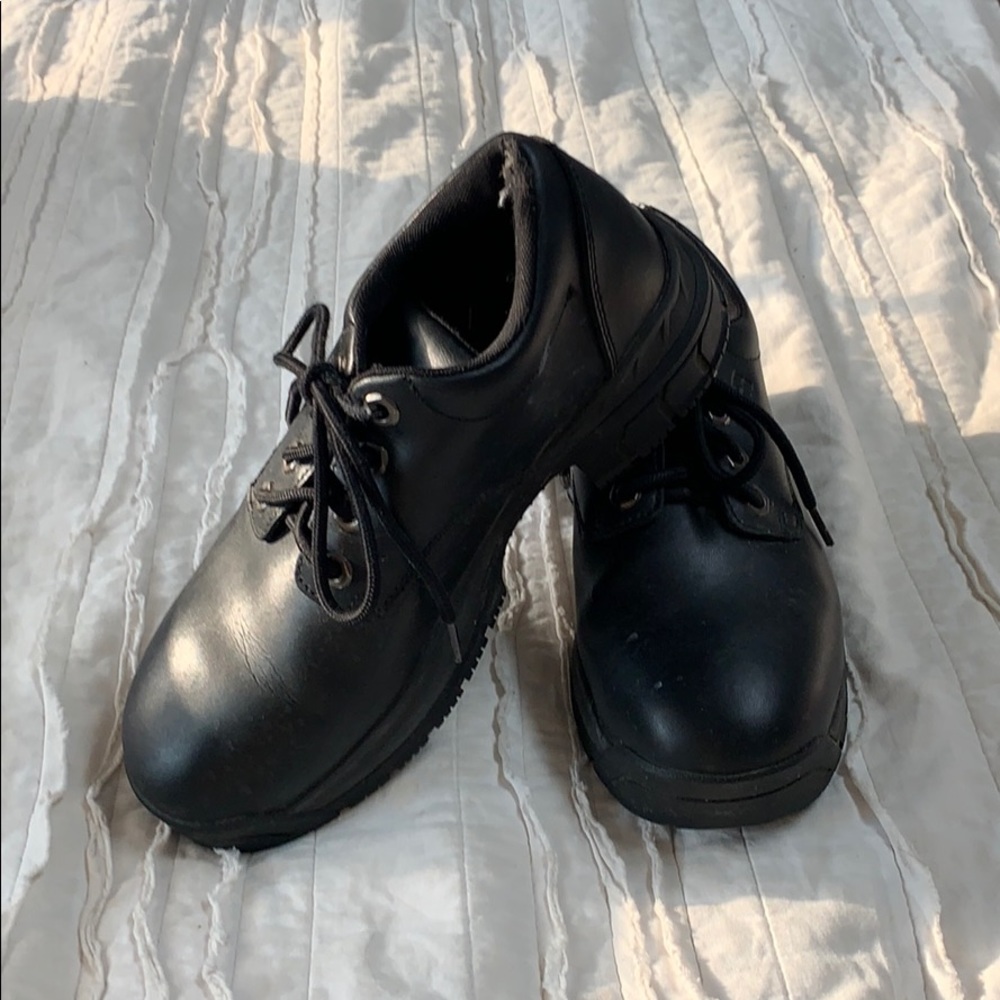 No slip work shoes
